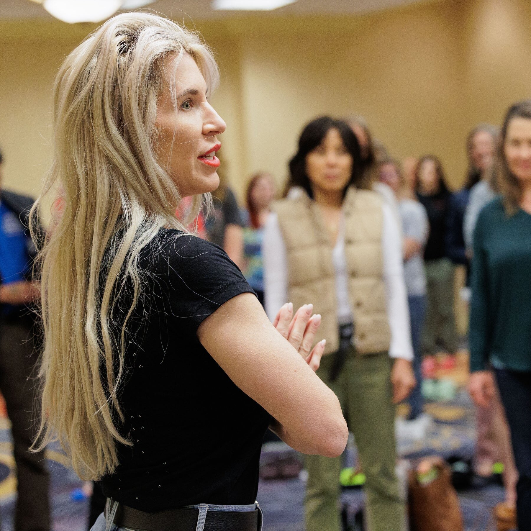 A workshop presenter speaking to attendees, photo by Barefoot Shoe Expo